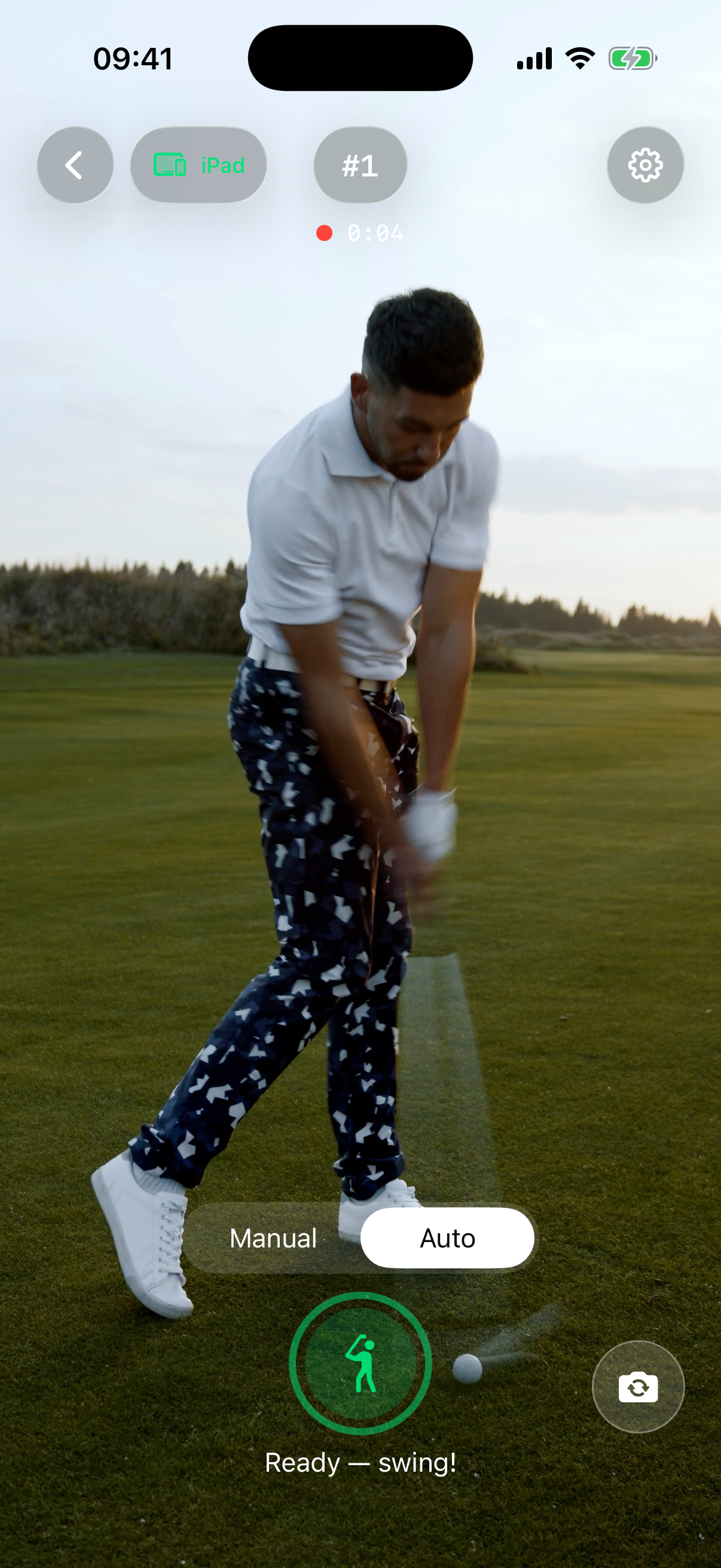 ARCO in automatic mode: the iPhone reports that it is ready, detects the swing on its own and files it away.